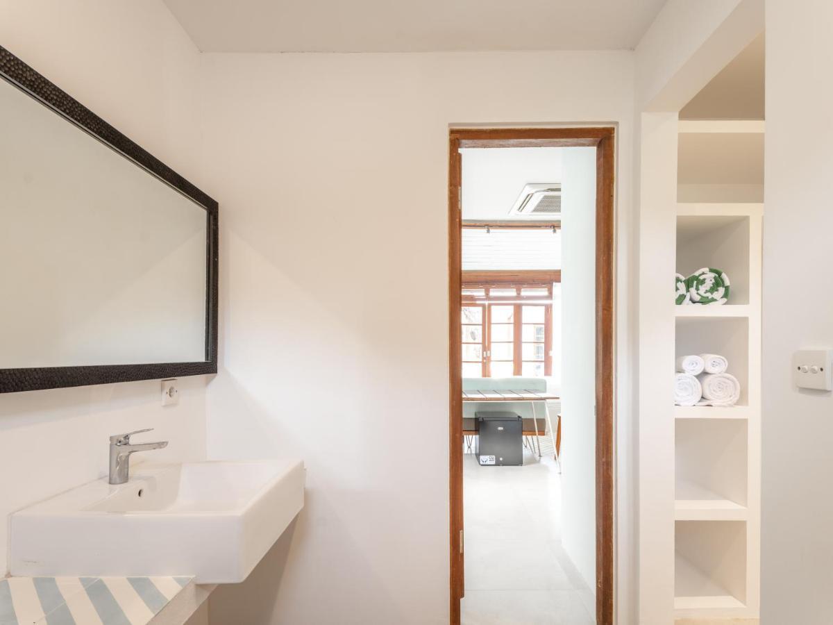 Batu Belig Living Managed By Cpm Bali Apartment Семиняк Екстериор снимка
